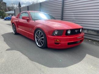 2005 Ford Mustang - Thumbnail